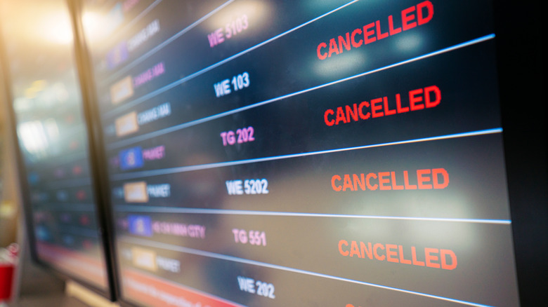 Flight cancelled signage