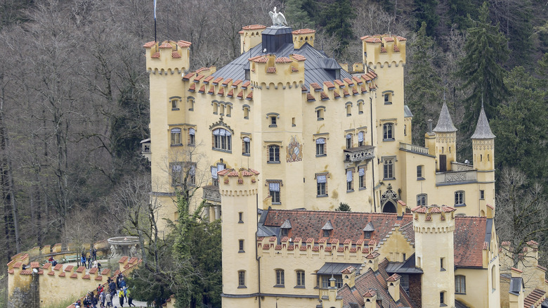 Hohenscwangau Castle with visitors