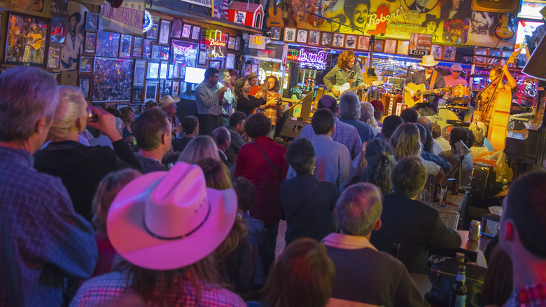 People inside a busy Nashville bar