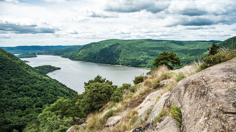 Viewpoint of Hudson River from Breakneck Ridge hiking trail