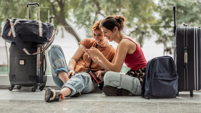 traveling women using phone