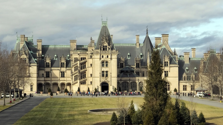 The grandiose Inn at the Biltmore Estate