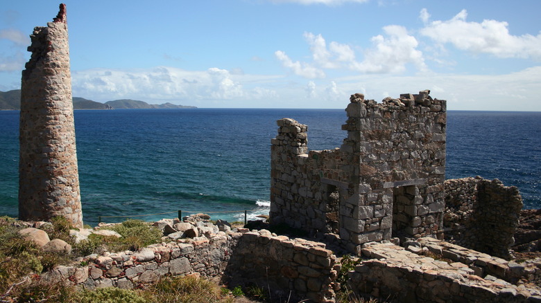 Building ruins on a cliff in front of the ocean