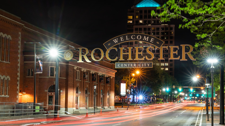 welcome sign over Rochester street
