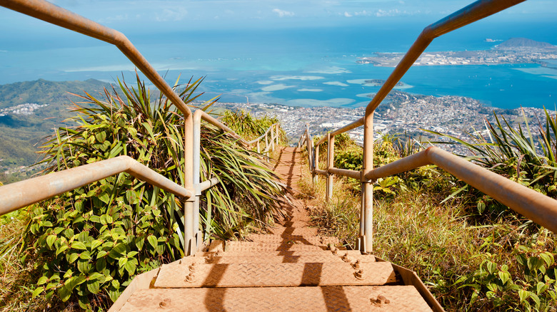 Views from Haʻikū Stairs