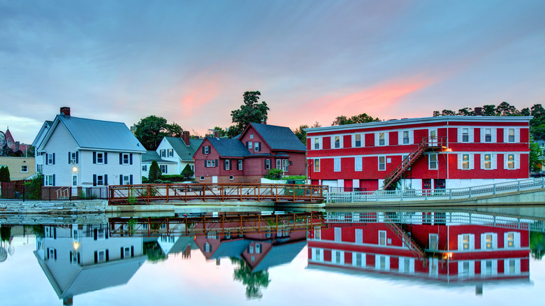 Houses along a lake 