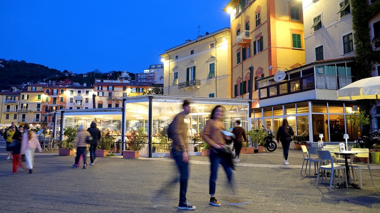 walking in Lerici at night