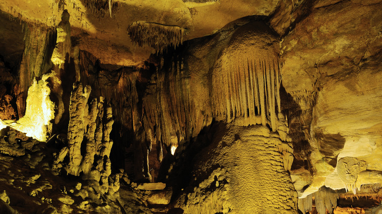 the big drop raccoon mountain caverns rock formations