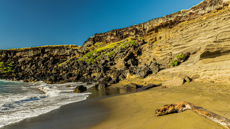 Papakolea green sand beach landscape