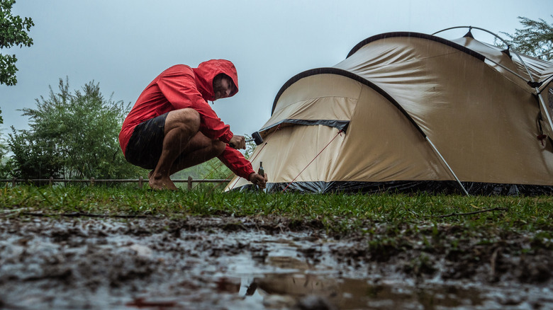 Camper in the rain 