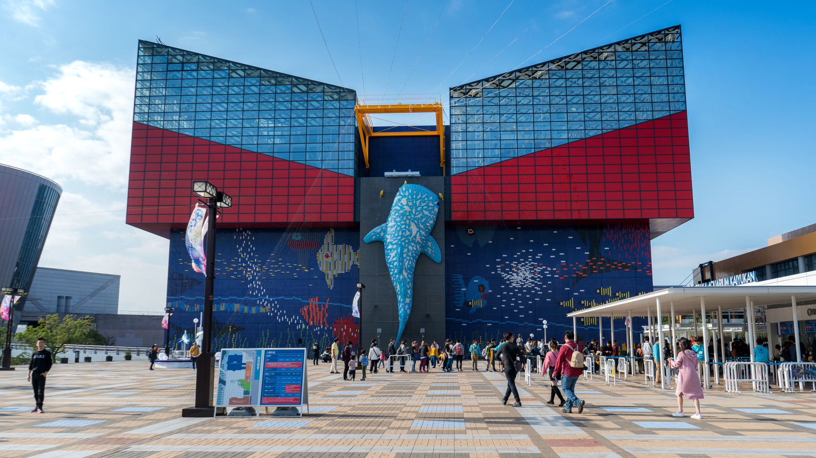 Osaka Aquarium Kaiyukan Offers Interactive Fun For The Whole Family