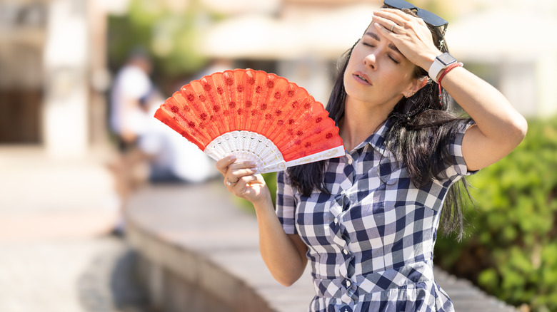 Traveler using fan to cool down