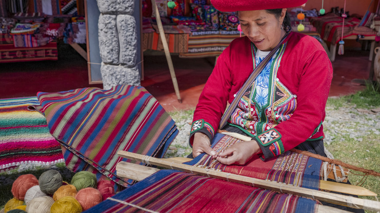 Quechua woman weaving