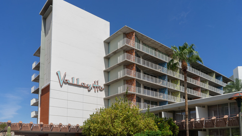 Exterior of Hotel Valley Ho