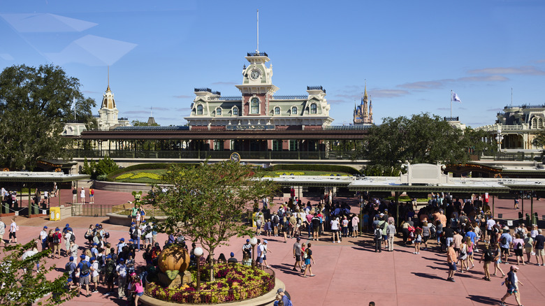 Disney World entrance 