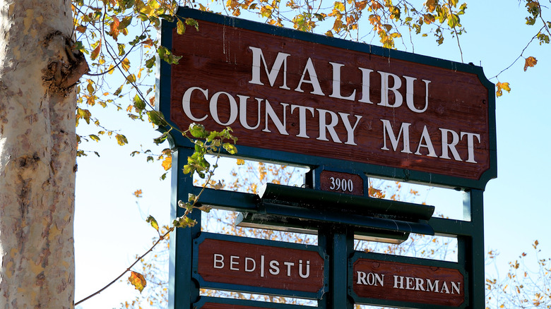 Malibu Country Mart sign