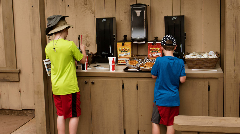 Kids at a food stand at silver dollar city