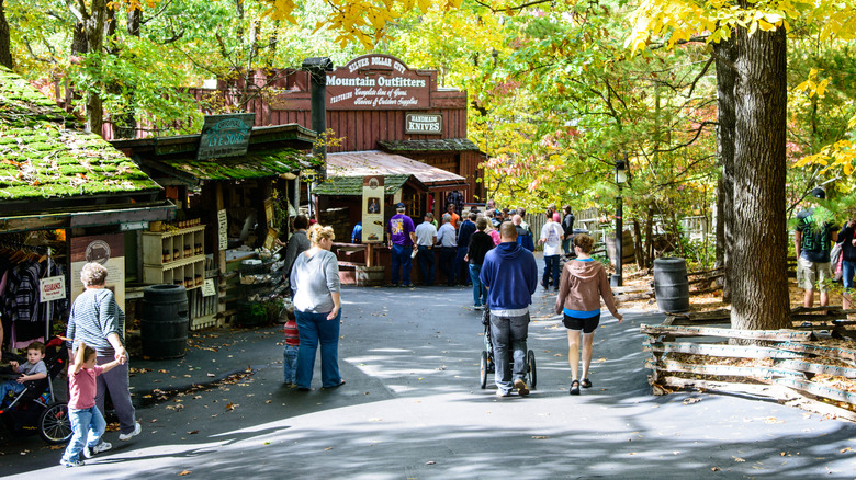 Crowd of people visiting shops at Silver Dollar City theme park