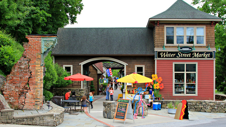 Front of Walter Street Market