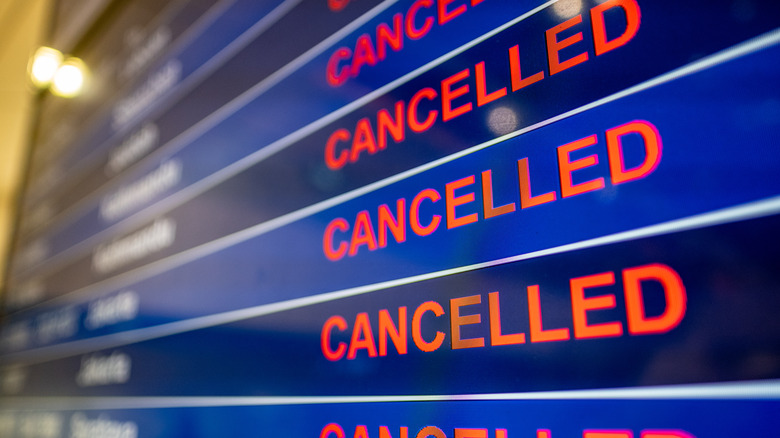 airport board of cancelled flights