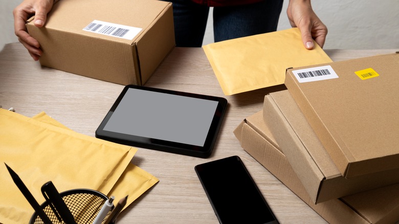 Tablet and packing boxes/envelopes