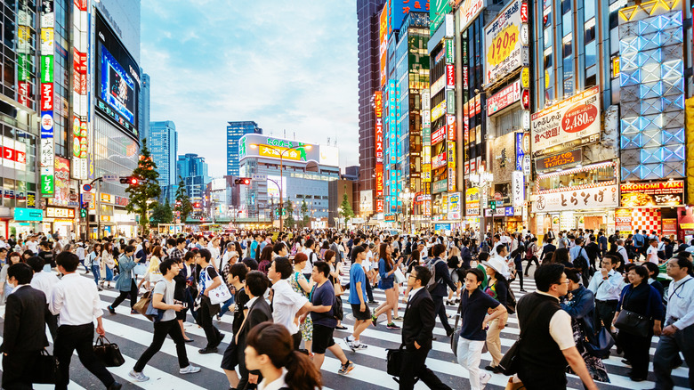 crowded crosswalk in Tokyo, Japan
