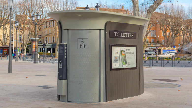 Public toilets in France