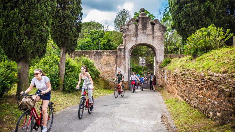 Cyclists at entrace to catacomb