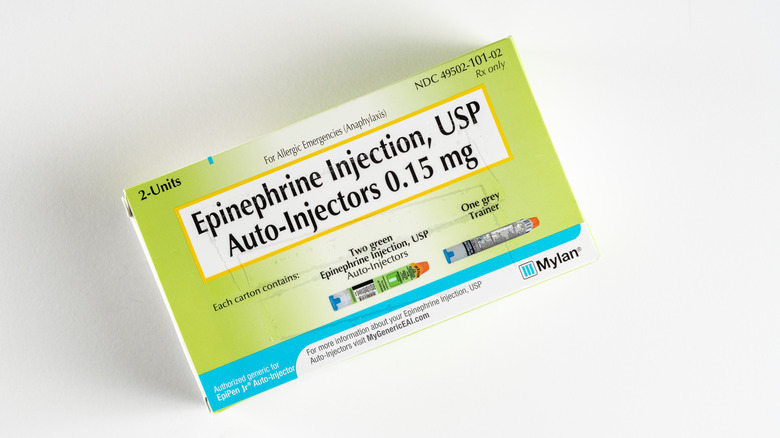 epinephrine injector for allergies