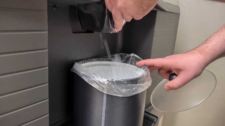 Ice bucket with plastic liner 