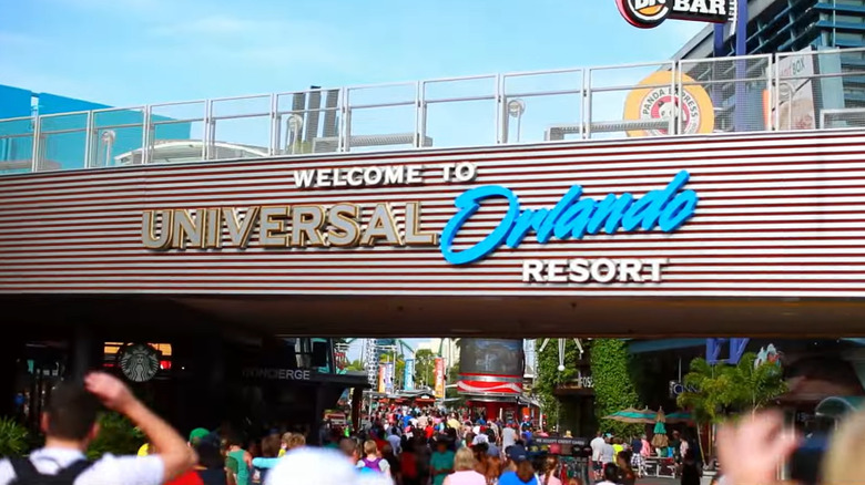 Universal Orlando entrance sign