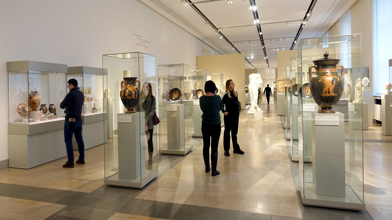 Guests inside Altes Museum