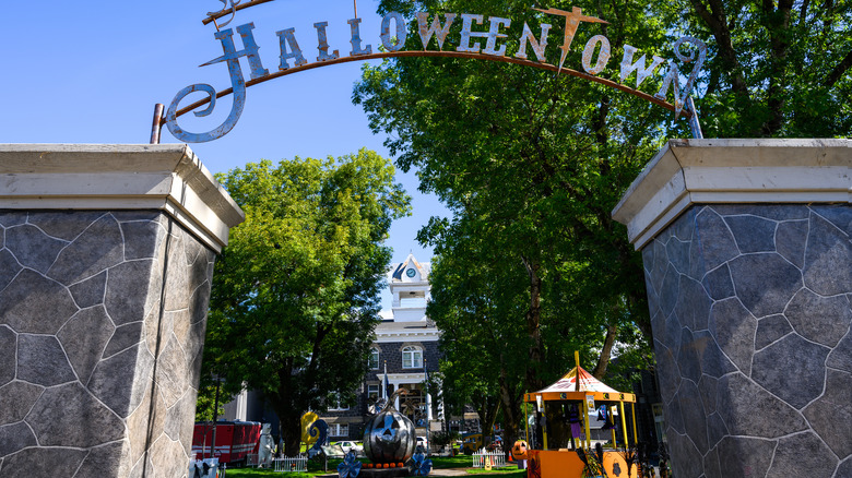 Spirit of Halloweentown entrance