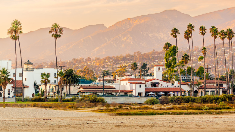 white buildings, palm trees, mountains