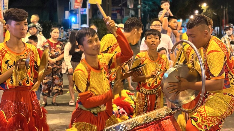 Dragon dancers playing instruments