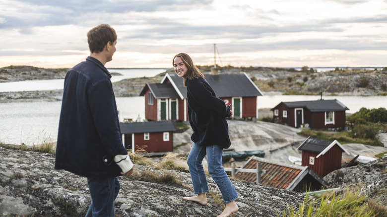 couple walking in the Stockholm Archipelago