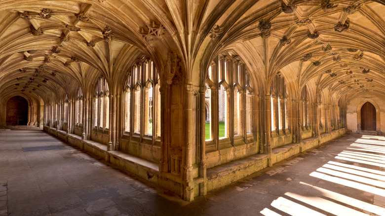 Lacocok Abbey cloister