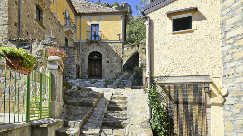 Hillside homes in Castelmezzano