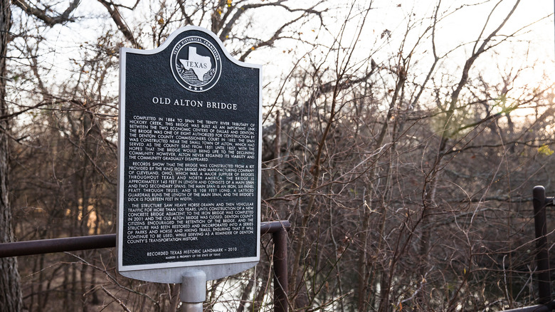 Texas Historical Commission sign commemorating the Old Alton Bridge