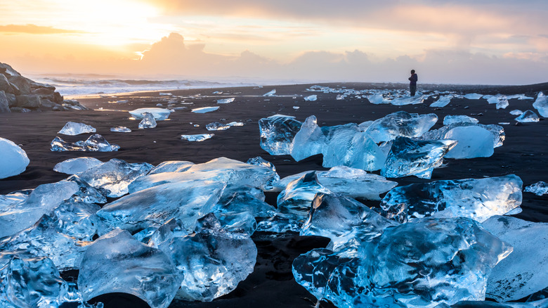 Diamond Beach with blue icebergs