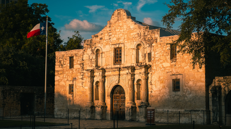 front view of the Alamo