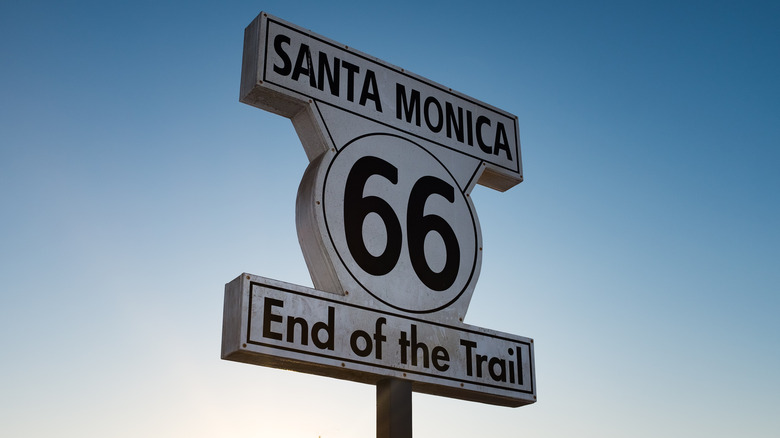 End sign of Route 66