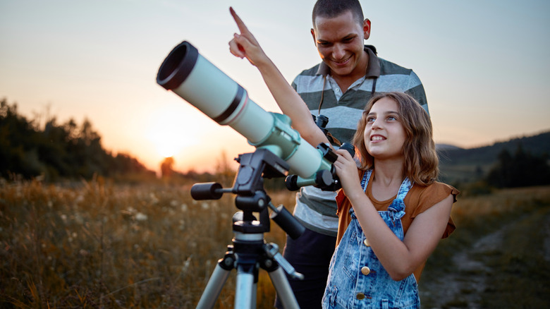 Family stargazing with telescope