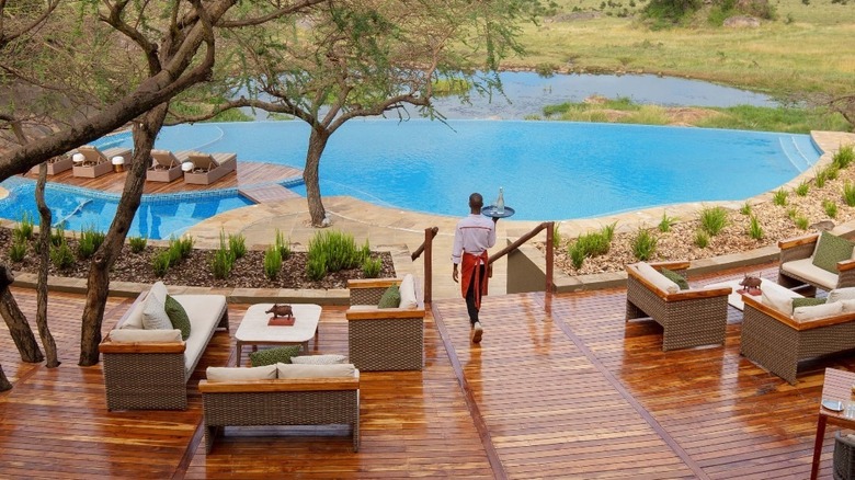 four seasons safari lodge pool