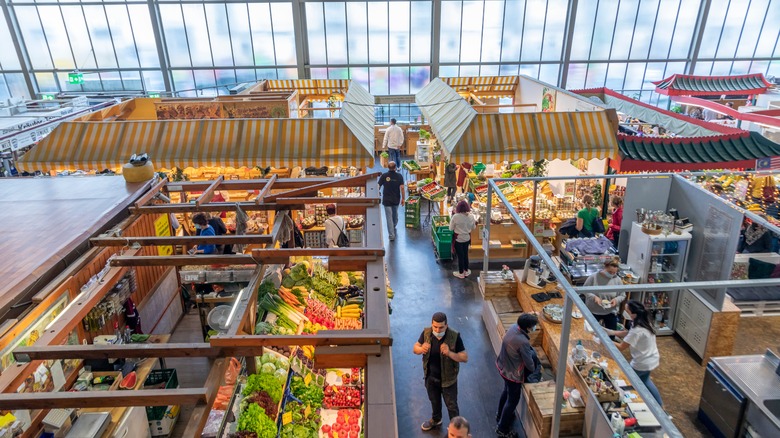 Food stalls at Kleinmarkthalle