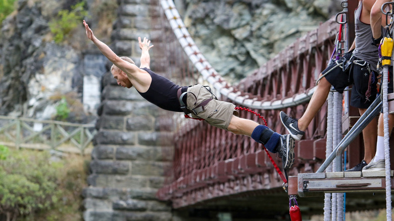 Kawarau Bridge bungy jump in Queenstown NZ