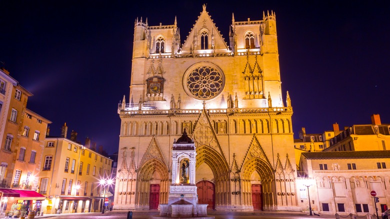 Saint-Jean-Baptiste Cathedral at night