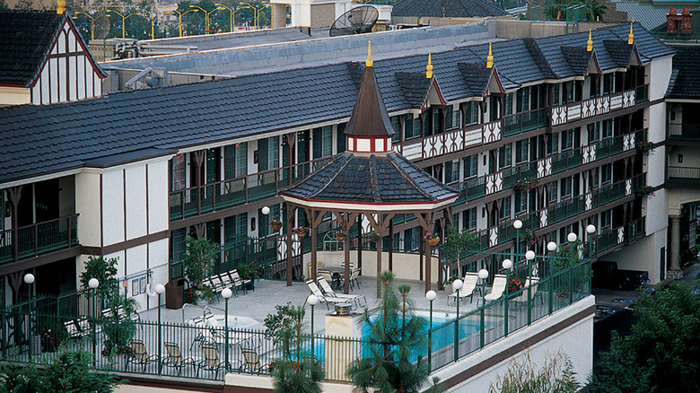 Camelot Inn exterior