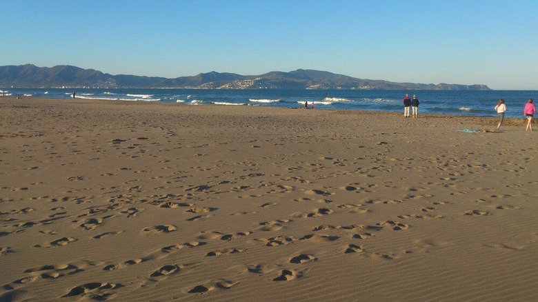 People on Sant Pere Pescador beach