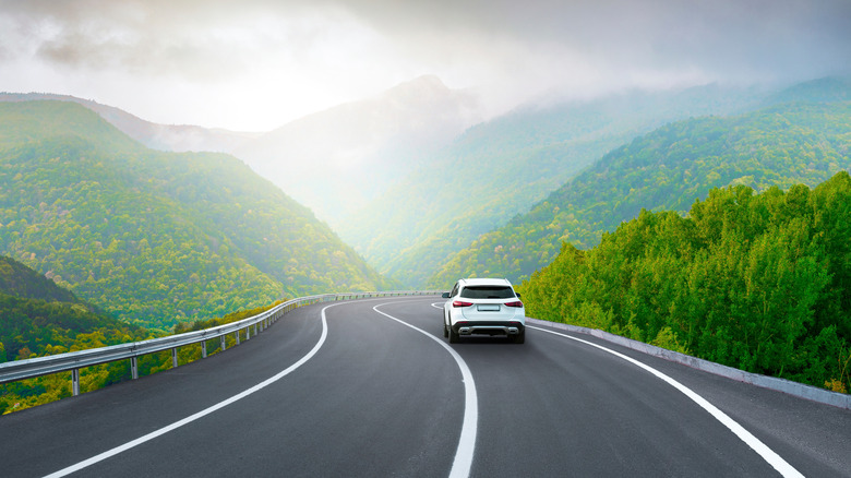 Car driving through America's beautiful winding highways